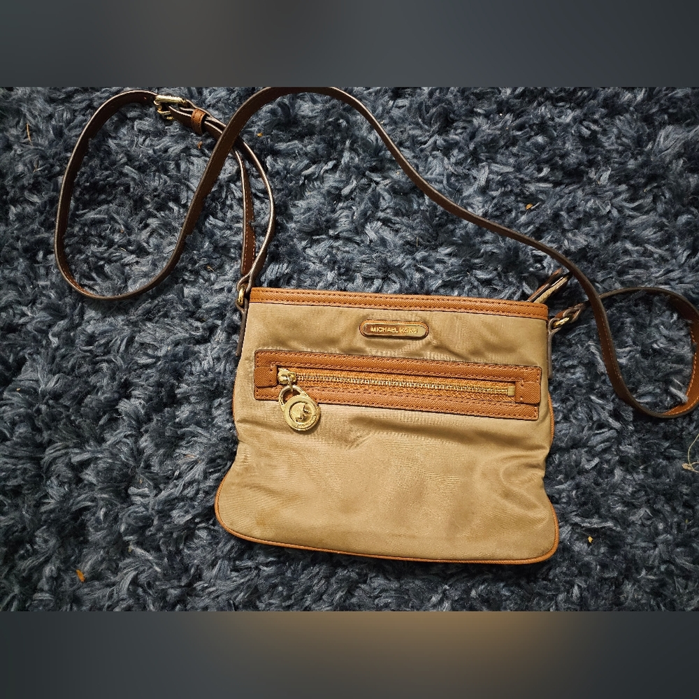 Michael kors tan crossbody
